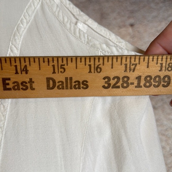 Free people small tank Elegant White Sleeveless Top. A663 - Picture 5 of 7